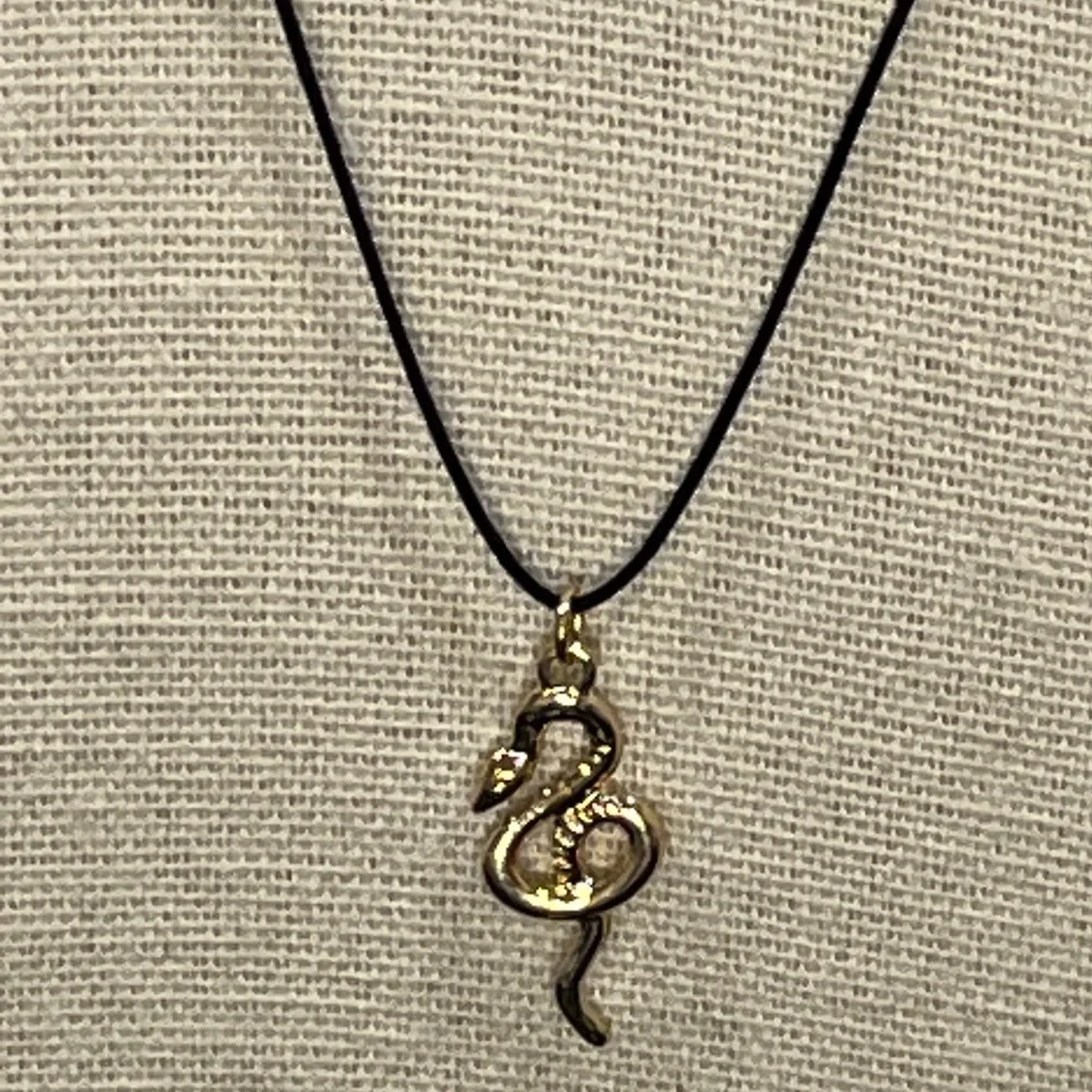 NWT Bulk Wholesale 3-piece Elegant Gold and Black Layering Necklaces
